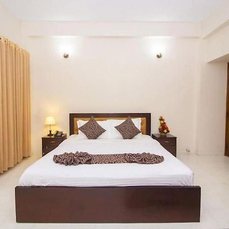Hotel Suite Palace Baridhara Дакка Экстерьер фото