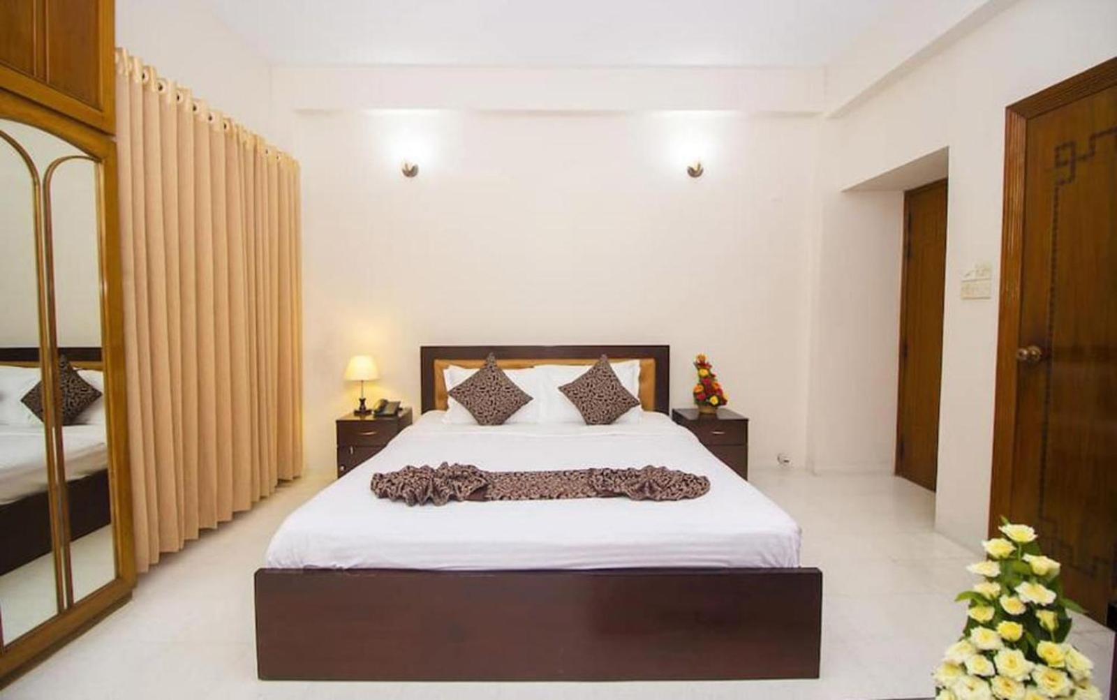Hotel Suite Palace Baridhara Дакка Экстерьер фото
