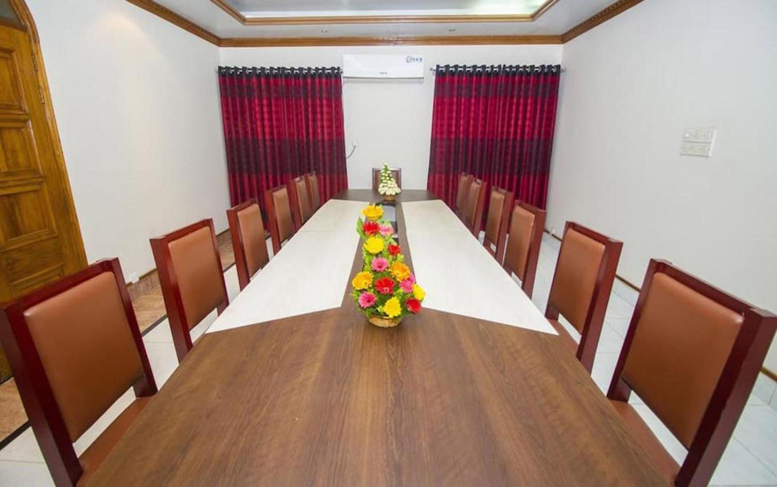 Hotel Suite Palace Baridhara Дакка Экстерьер фото